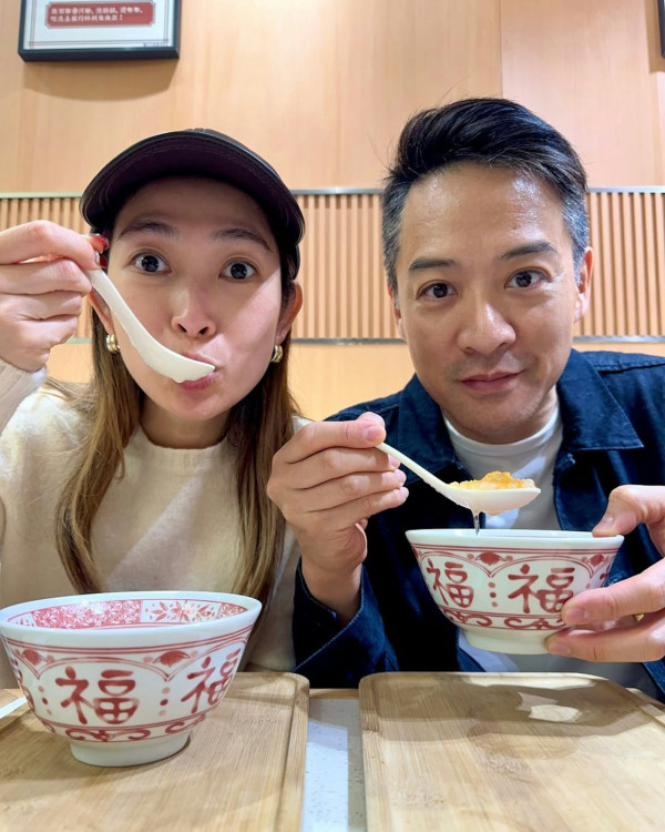 前TVB高質男神遊日驚現兩鬢斑白 離巢後孖老婆做KOL傳月入60萬 