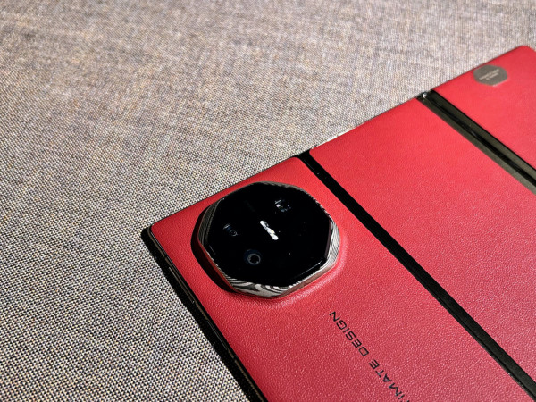 IShowSpeed華為真愛粉確認？直播興奮show出華為三摺機 活用機身設計時刻與觀眾互動