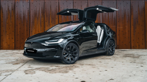 Tesla 香港超級充電站新增「擁擠費」！車主荷包又要縮水？