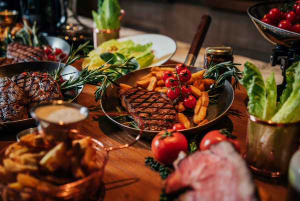 尖沙咀高級扒房推出任食牛排及薯條夜   肉眼扒／西冷扒／牛柳／法式薯條／焦糖燉蛋