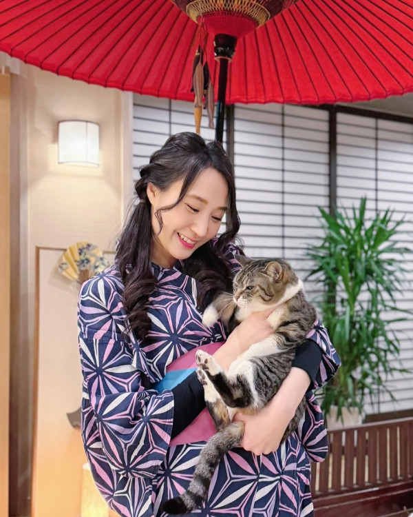 TVB主持自駕遊日遇大雪 車子驚變「雪糕車」獲熱心人借一物助融雪 網友反提醒要小心？ 