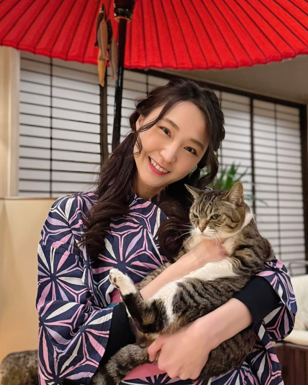 TVB主持自駕遊日遇大雪 車子驚變「雪糕車」獲熱心人借一物助融雪 網友反提醒要小心？ 