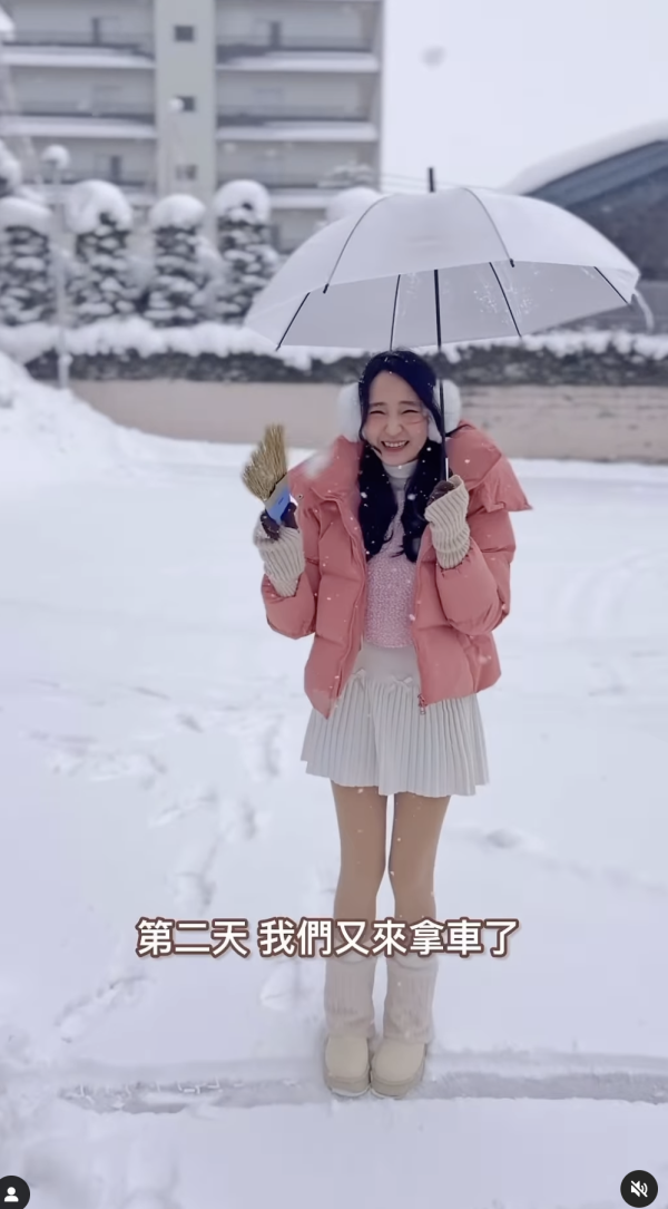 TVB主持自駕遊日遇大雪 車子驚變「雪糕車」獲熱心人借一物助融雪 網友反提醒要小心？ 