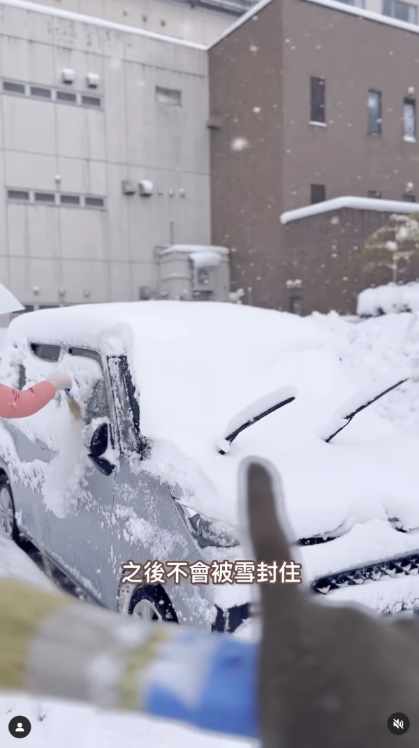 TVB主持自駕遊日遇大雪 車子驚變「雪糕車」獲熱心人借一物助融雪 網友反提醒要小心？ 