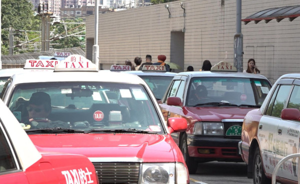 「的士大王」鄭克和：不排除罷駛 再批白牌車搶生意 政府未有回應訴求