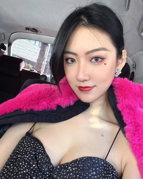 29歲大馬女模突曬全裸孕照 傳為香港富豪契女 曾獲無綫高層贈吻