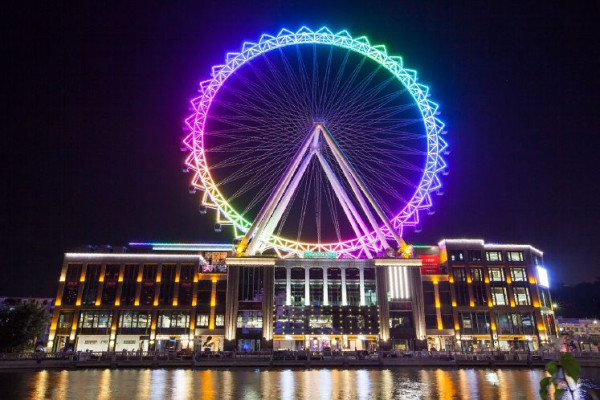 幻彩摩天輪(圖片來源:中山幻彩摩天輪微信公眾號) 幻彩摩天輪(圖片來源:中山幻彩摩天輪微信公眾號)