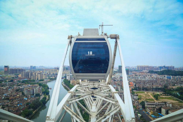 幻彩摩天輪(圖片來源:中山幻彩摩天輪官網) 幻彩摩天輪(圖片來源:中山幻彩摩天輪官網)