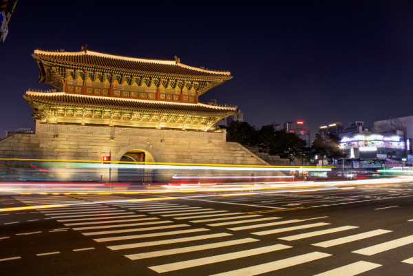 雖然韓國官方沒有明文規定入境時所須的護照有效期,不過如護照有效期未達6個月,航空公司櫃檯或許會拒絕登機。(圖片來源:Unsplash) 雖然韓國官方沒有明文規定入境時所須的護照有效期,不過如護照有效期未達6個月,航空公司櫃檯或許會拒絕登機。(圖片來源:Unsplash)