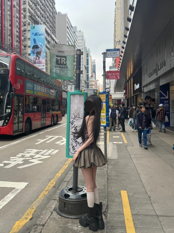 小紅書女呻香港冇穿衣自由 稱常被打量和偷拍 網民反應兩極：被問過多少錢/香港其實很保守 