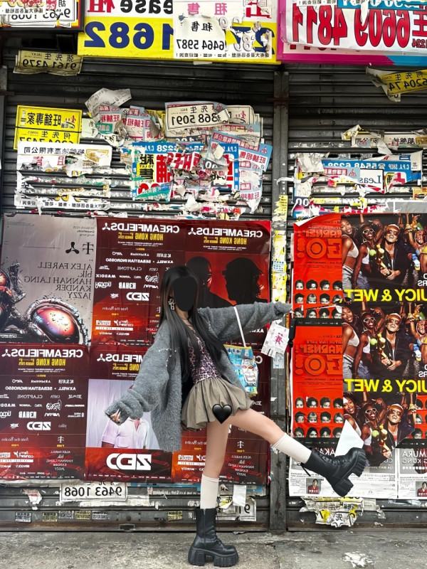 小紅書女呻香港冇穿衣自由 稱常被打量和偷拍 網民反應兩極：被問過多少錢/香港其實很保守 