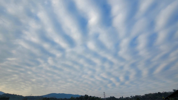 本港天空現「指紋」呈波浪狀雲海 天文台解構波狀雲現象