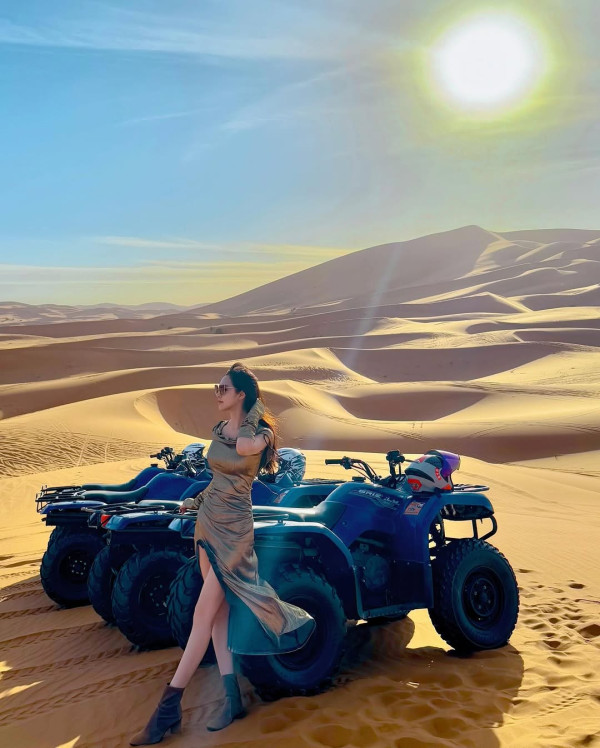 馮盈盈遊撒哈拉沙漠大曬長腿 完美復刻《沙丘瀚戰》角色！ 