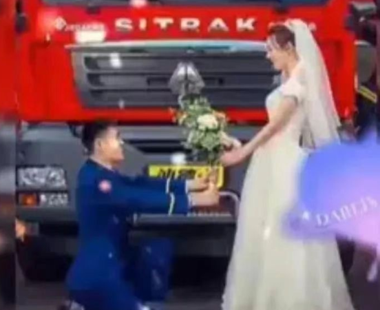 消防員救失戀跳樓女子誤扯甩褲子!3個月後結局大反轉!網民:誇張過韓劇