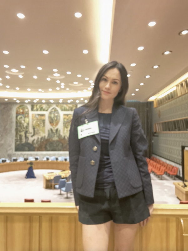 張栢芝家姐移加後近照激罕曝光！氣質美貌打扮富貴！家族基因強大！ 