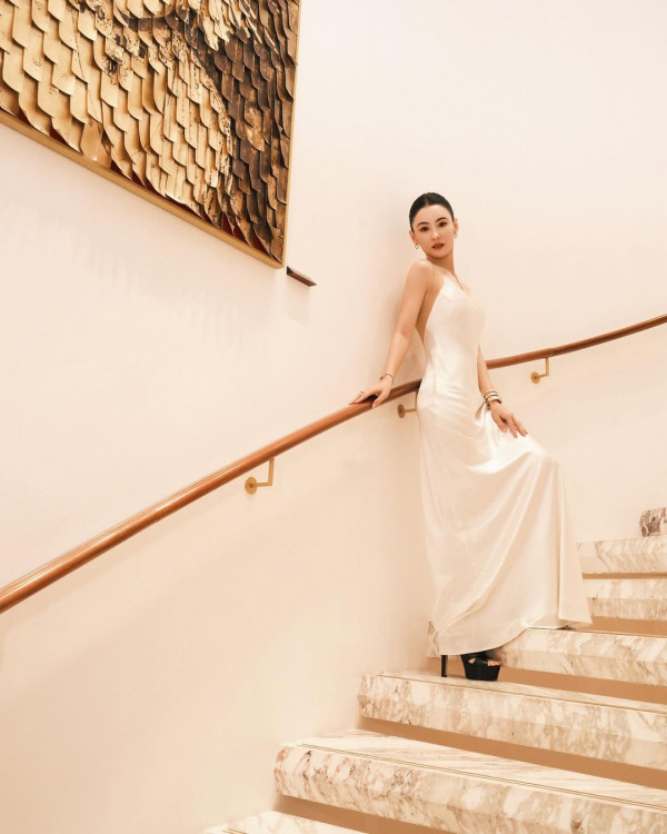 張栢芝家姐移加後近照激罕曝光！氣質美貌打扮富貴！家族基因強大！ 