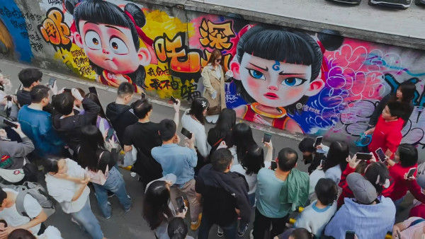 內地多處湧現哪吒2塗鴉牆 深圳一塗鴉牆現人山人海！ 