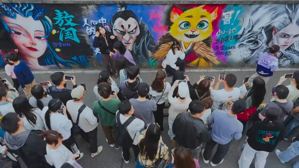 內地多處湧現哪吒2塗鴉牆 深圳一塗鴉牆現人山人海！ 