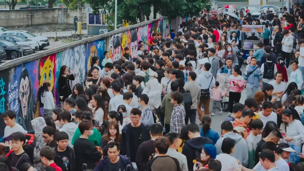 內地多處湧現哪吒2塗鴉牆 深圳一塗鴉牆現人山人海！ 