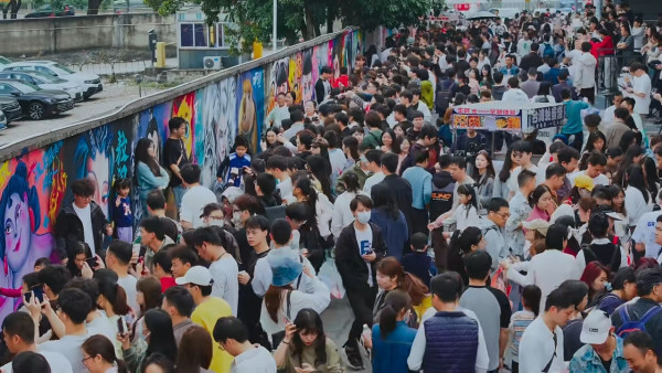 內地多處湧現哪吒2塗鴉牆 深圳一塗鴉牆現人山人海！ 