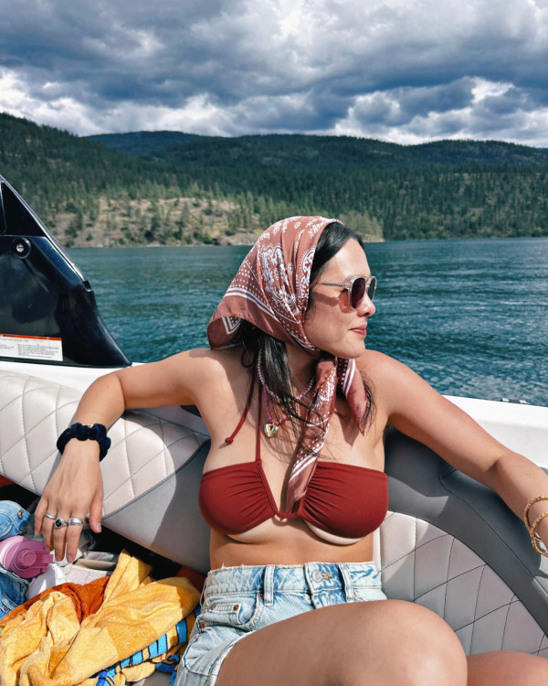 鍾麗緹大女布吉性感大解放！紅色火辣泳裝曬豐滿上圍 