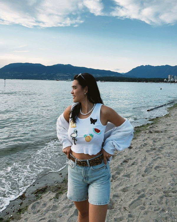 鍾麗緹大女布吉性感大解放！紅色火辣泳裝曬豐滿上圍 