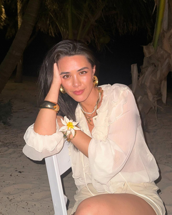 鍾麗緹大女布吉性感大解放！紅色火辣泳裝曬豐滿上圍 