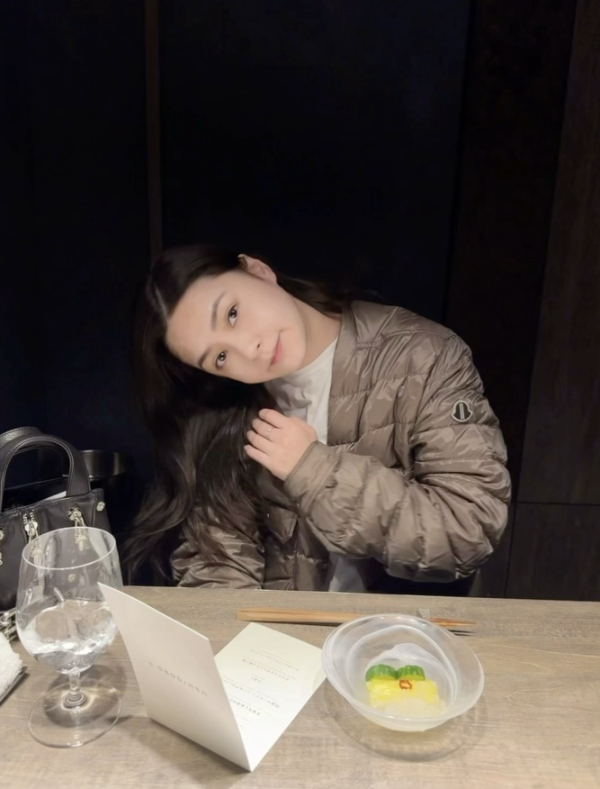 霍汶希出賣阿嬌鍾欣潼超真實素顏 45歲生日零P圖震撼網民：歲月不留痕