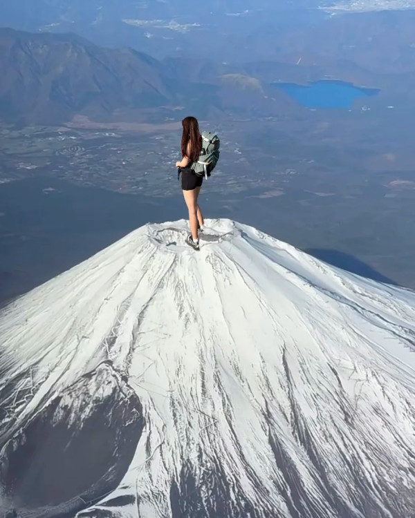 內地客分享富士山登頂照 日本網民笑爆：進擊的巨人來了 