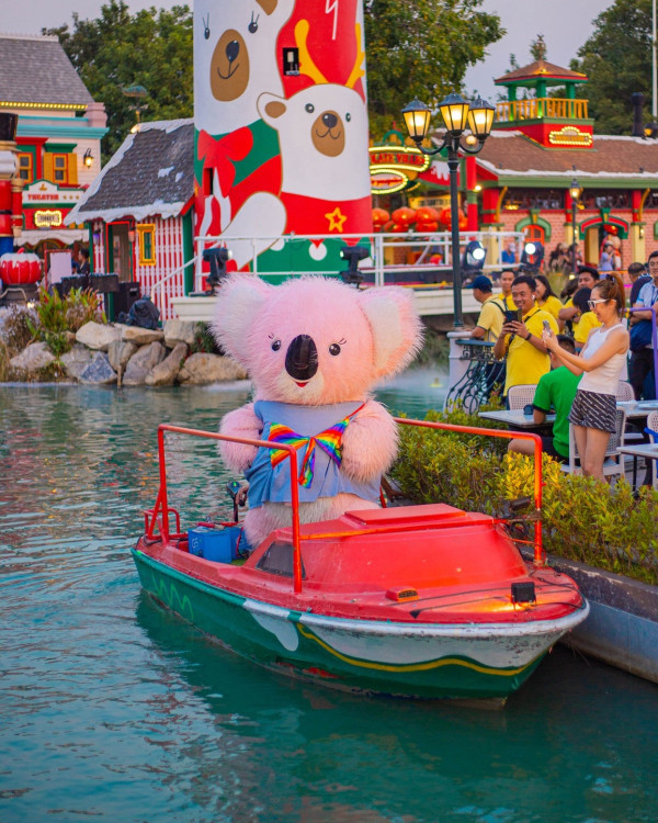 曼谷網紅餐廳樹熊吉祥物爆紅 「中邪式」舞姿成迷因 網民：要驗尿吧！ 