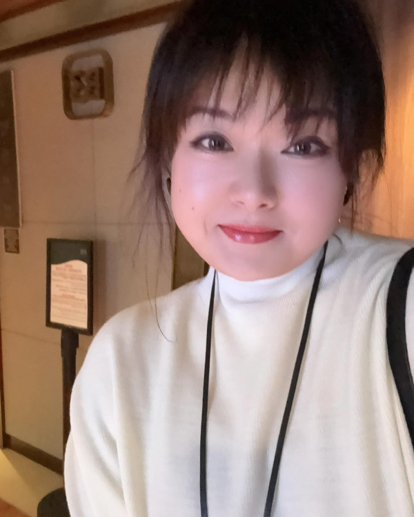 A0細細粒陳嘉佳瘦身成功後疑似有人追 收99支紅玫瑰不敢置信：送錯？