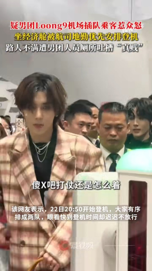 37歲童顏糖妹小背心遊九寨溝 罕有公開父母合照 網民：幾十歲仲係小朋友樣 