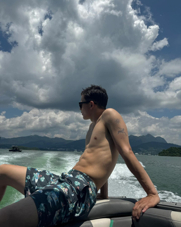 陳奕迅20歲女與混血男友同遊日本 男方背景曝光 原來係滑雪高手 