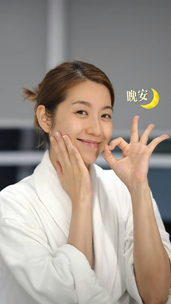 陳自瑤內地工作酒店換衫卸妝片流出 43歲素顏真面目驚人