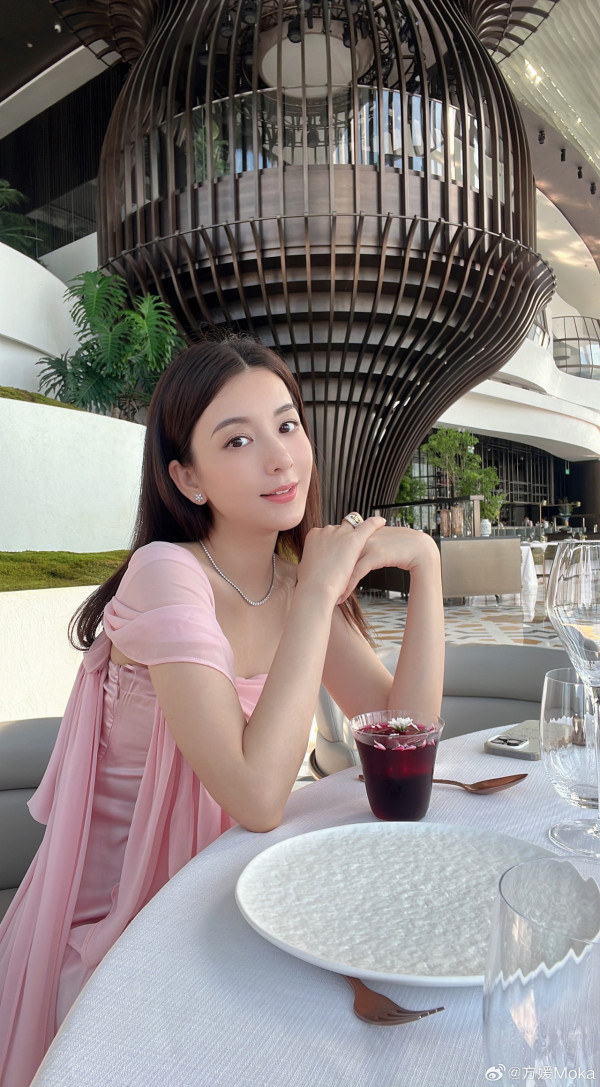 郭富城妻子方媛到埗米蘭名牌手袋即被搶 內含重要資料：還有機會找到嗎？ 