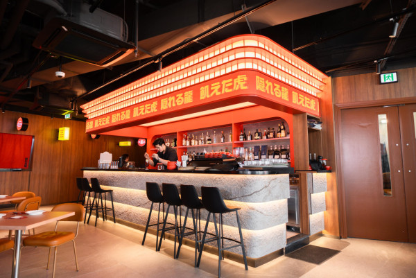 啟德體育園過萬呎靚景餐廳！親子日式居酒屋 澳洲M5和牛/火炙左⼝⿂裙邊燴飯