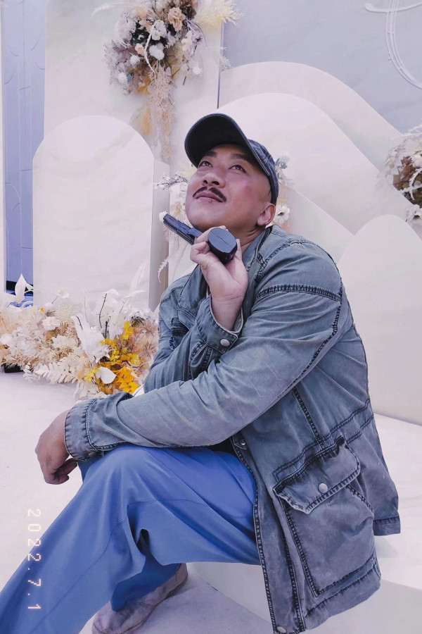 TVB綠葉王去年被揭茶餐廳打工 升呢做樓盤代言人? 有意在大灣區置業!