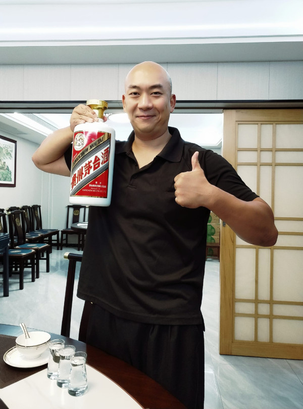 TVB綠葉王去年被揭茶餐廳打工 升呢做樓盤代言人? 有意在大灣區置業!