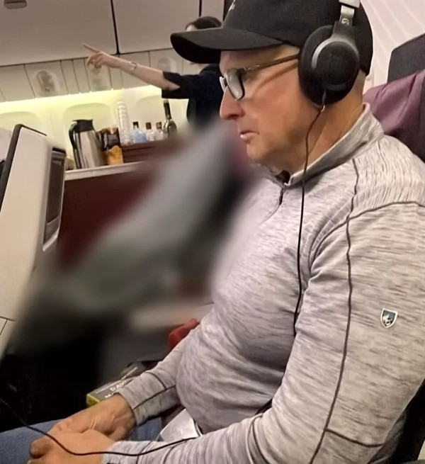 澳洲夫妻長途機被迫伴屍4小時 目擊醫護驗屍過程 造成心理陰影