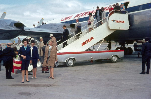 70年前「空姐入職條件」曝光！19項徵婚式要求！網民：交友APP定選女團？ 