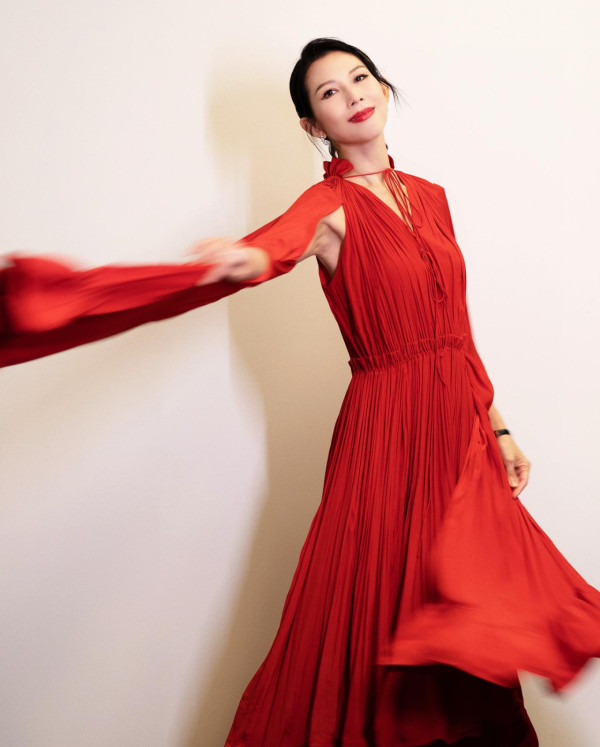 52歲蔡少芬零修飾素顏照震撼網民 近距離真面目被指「鬆弛感」滿分