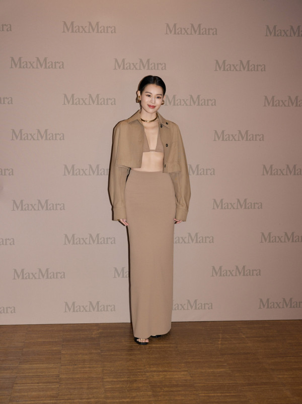 42歲人氣天后蔡卓妍首征米蘭時裝週 托胸馬甲上陣 偏平身材忽然有料 