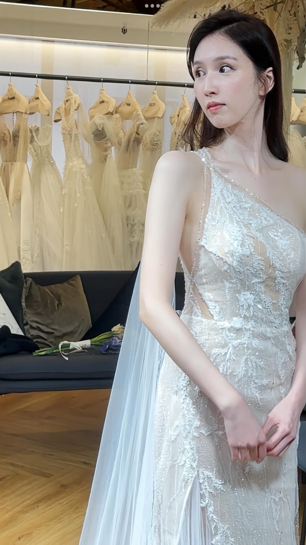 才女港姐返加拿大豪宅曝光 53歲保養得宜被封凍齡女神!