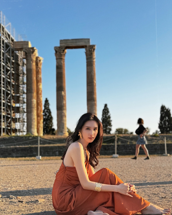 才女港姐返加拿大豪宅曝光 53歲保養得宜被封凍齡女神!