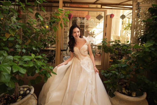 才女港姐返加拿大豪宅曝光 53歲保養得宜被封凍齡女神!