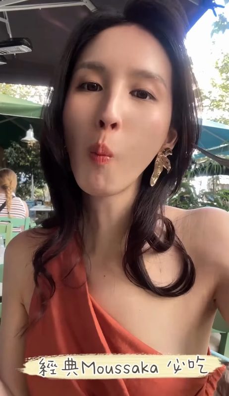 才女港姐返加拿大豪宅曝光 53歲保養得宜被封凍齡女神!