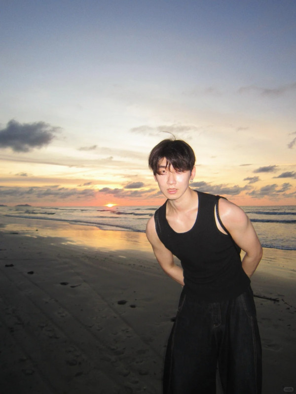 加州迪士尼設施大排長龍 父母為享二人世界將BB車連孩子棄路邊