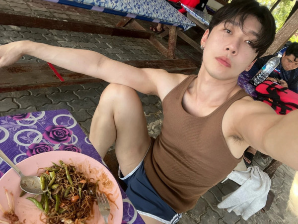 加州迪士尼設施大排長龍 父母為享二人世界將BB車連孩子棄路邊