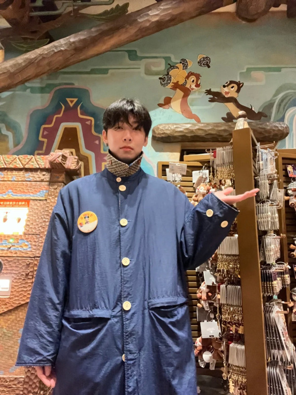 加州迪士尼設施大排長龍 父母為享二人世界將BB車連孩子棄路邊