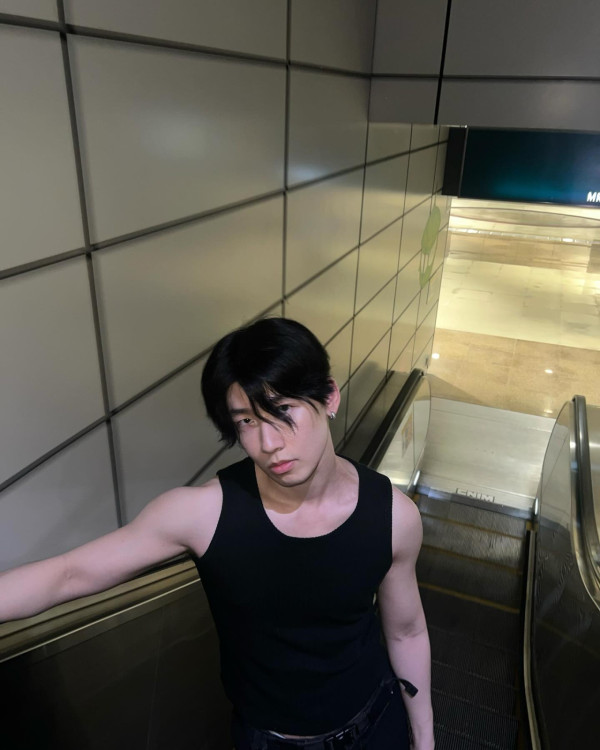 加州迪士尼設施大排長龍 父母為享二人世界將BB車連孩子棄路邊